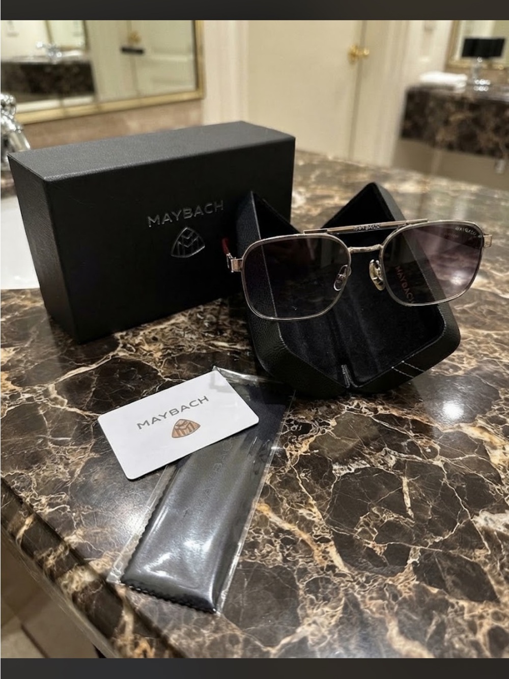 Men’s Gold Metal Frame Sunglasses w case, box, cleaning wipe and card